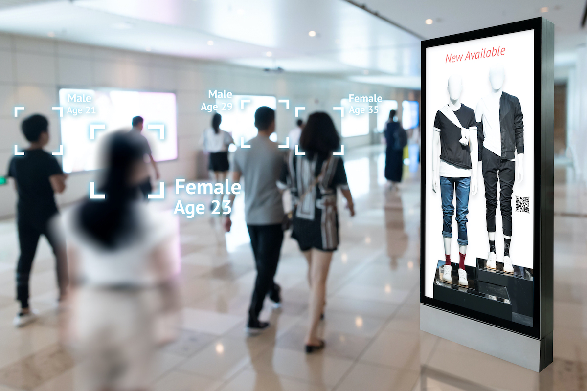 Passive buyer advertising vs active buyer advertising at a mall
