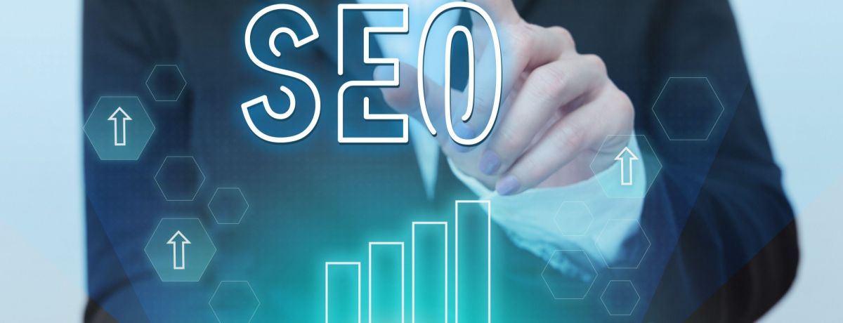 Houston digital marketing strategist formulates a business’s local SEO strategy.