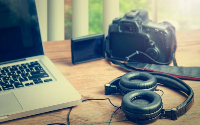 Marketer creating content and reading analytics to improve content marketing strategy