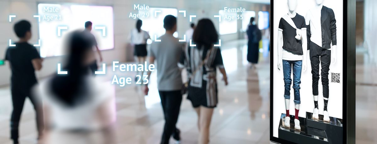 Passive buyer advertising vs active buyer advertising at a mall