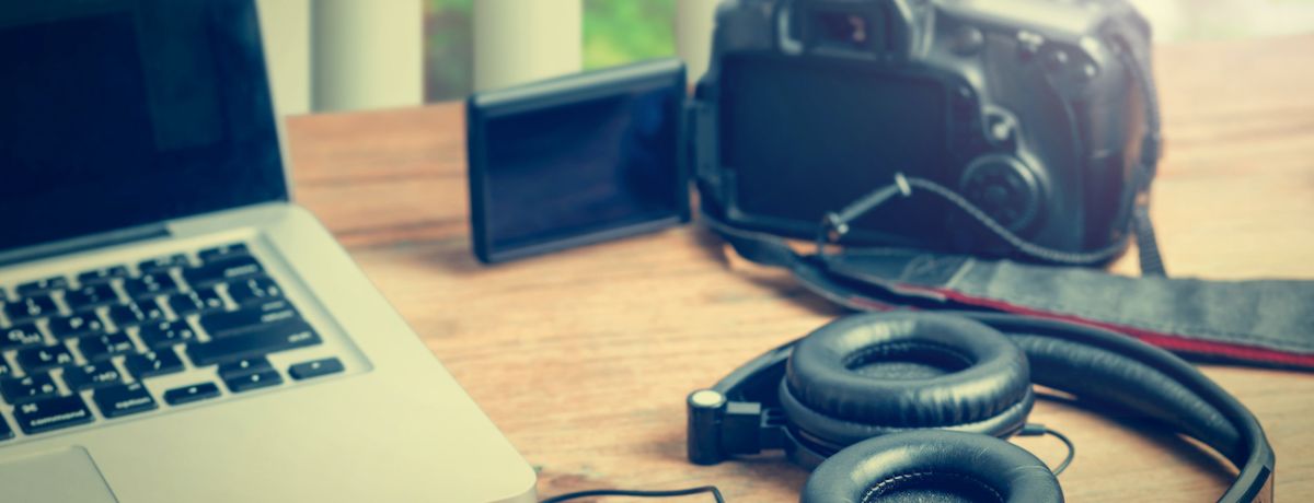 Marketer creating content and reading analytics to improve content marketing strategy